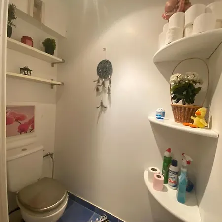 Private Room 10 Min From Paris Frühstückspension